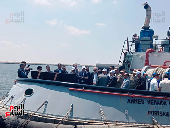 رئيس-الوزراء-يتفقد-الأرصفة-الجديدة-بشرق-بورسعيد-(2)