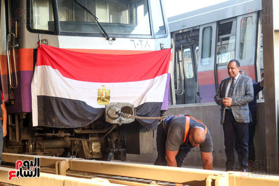 اشرف كابونجا ينجح في جذب ٦ عربات مترو  (1)
