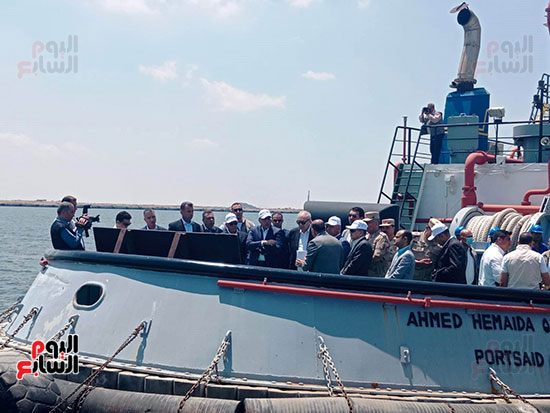 رئيس-الوزراء-يتفقد-الأرصفة-الجديدة-بشرق-بورسعيد-(1)