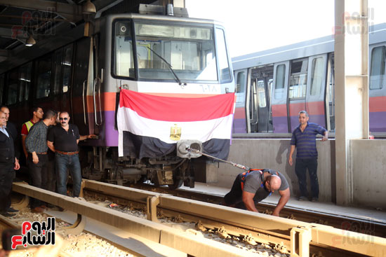 اشرف كابونجا ينجح في جذب ٦ عربات مترو  (7)