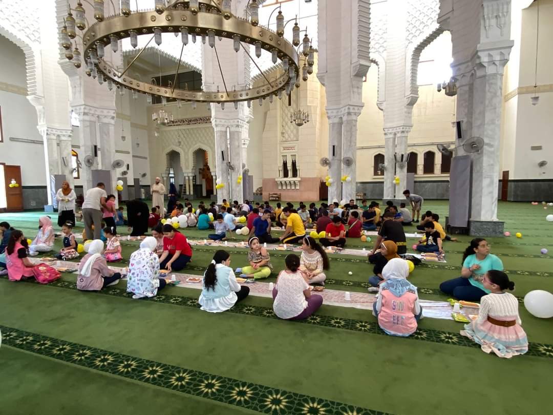 الأطفال في المسجد