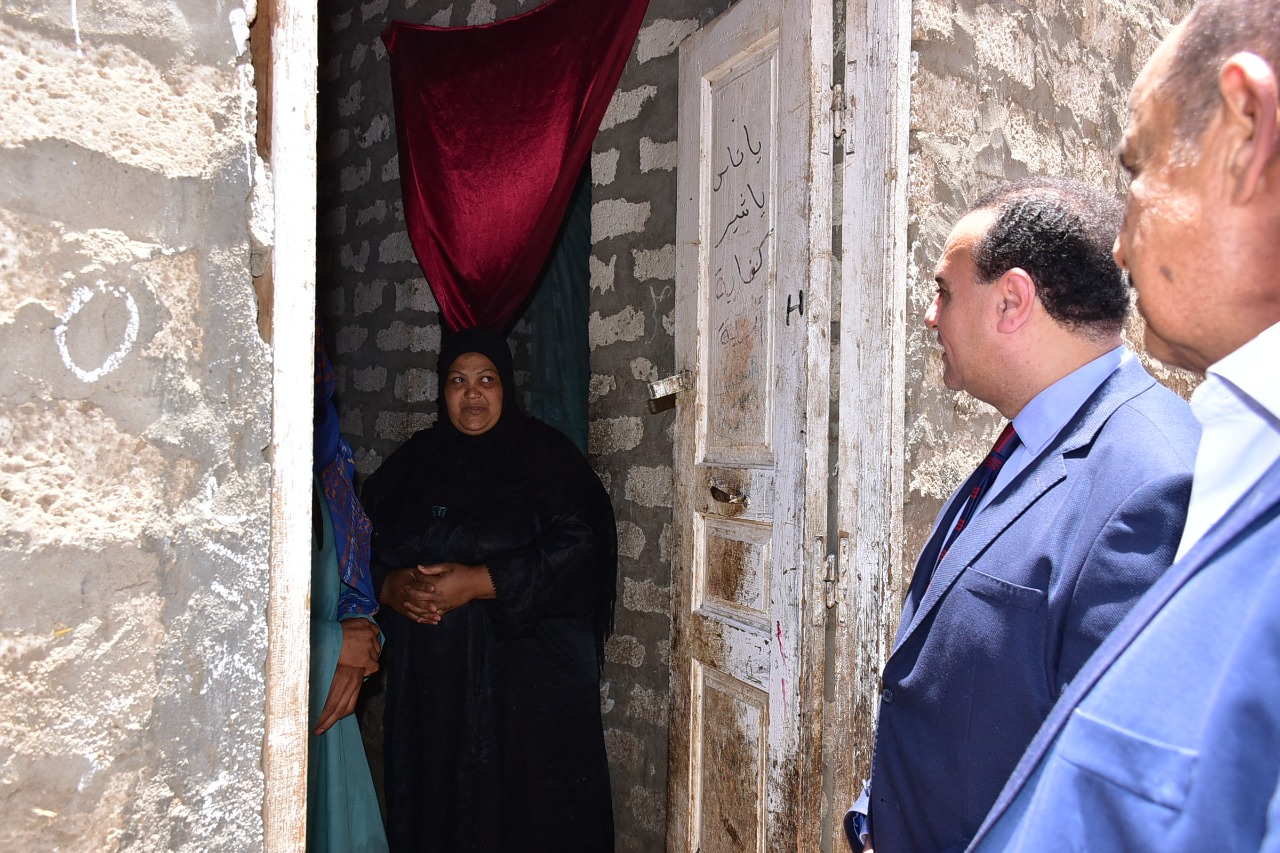 نائب محافظ الأقصر يشهد إنطلاق إعادة إعمار 30 منزل بقرية الفارسية (4)