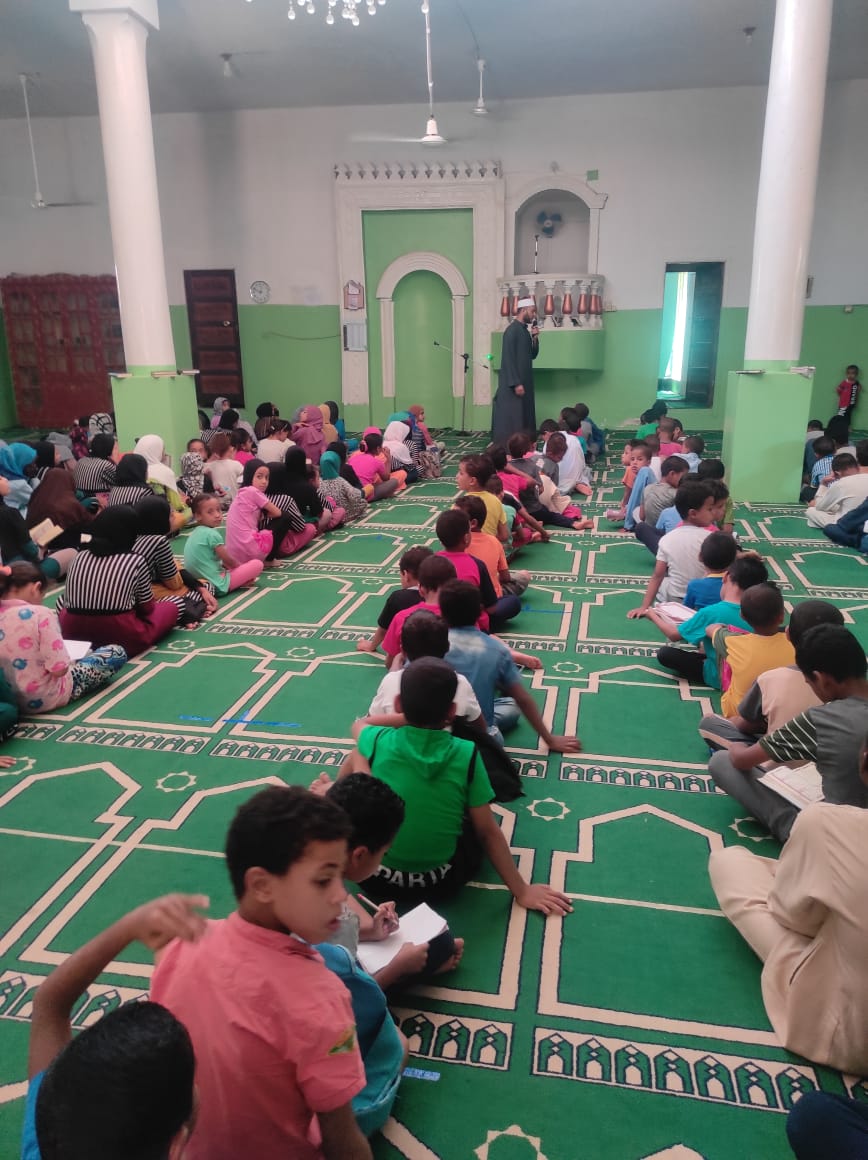 وكيل وزارة الأوقاف يتابع البرنامج الصيفي للأطفال داخل المسجد العتيق (1)