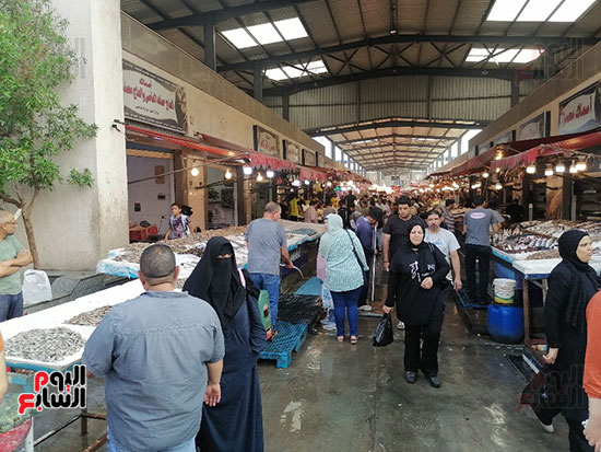 زحام-في-السوق-ببورسعيد