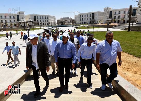 رئيس الوزراء يتفقد مدينة الثقافة والفنون بالعلمين الجديدة  (34)