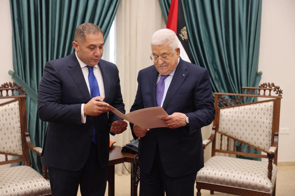 سفير مصر لدى رام الله طارق طايل يلتقي الرئيس عباس 1