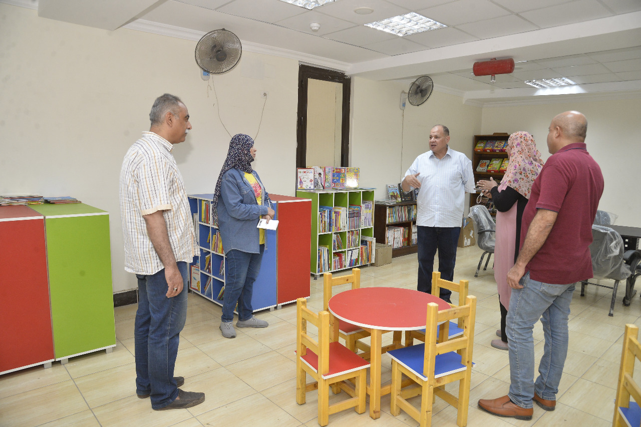 محافظ أسيوط يتفقد الأعمال النهائية لتطوير فرع مكتبة مصر العامة (10)