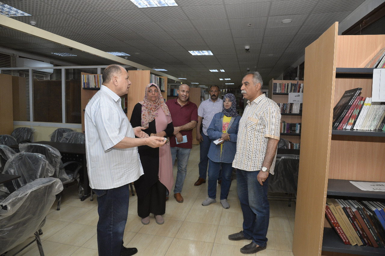 محافظ أسيوط يتفقد الأعمال النهائية لتطوير فرع مكتبة مصر العامة (15)