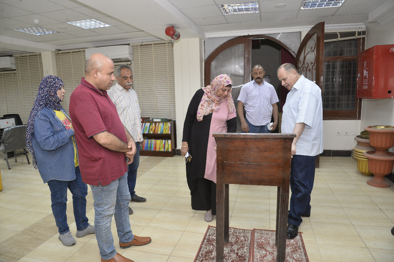 محافظ أسيوط يتفقد الأعمال النهائية لتطوير فرع مكتبة مصر العامة (6)