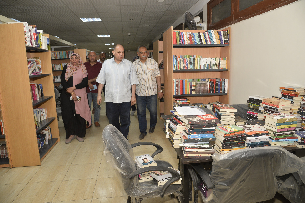 محافظ أسيوط يتفقد الأعمال النهائية لتطوير فرع مكتبة مصر العامة (12)