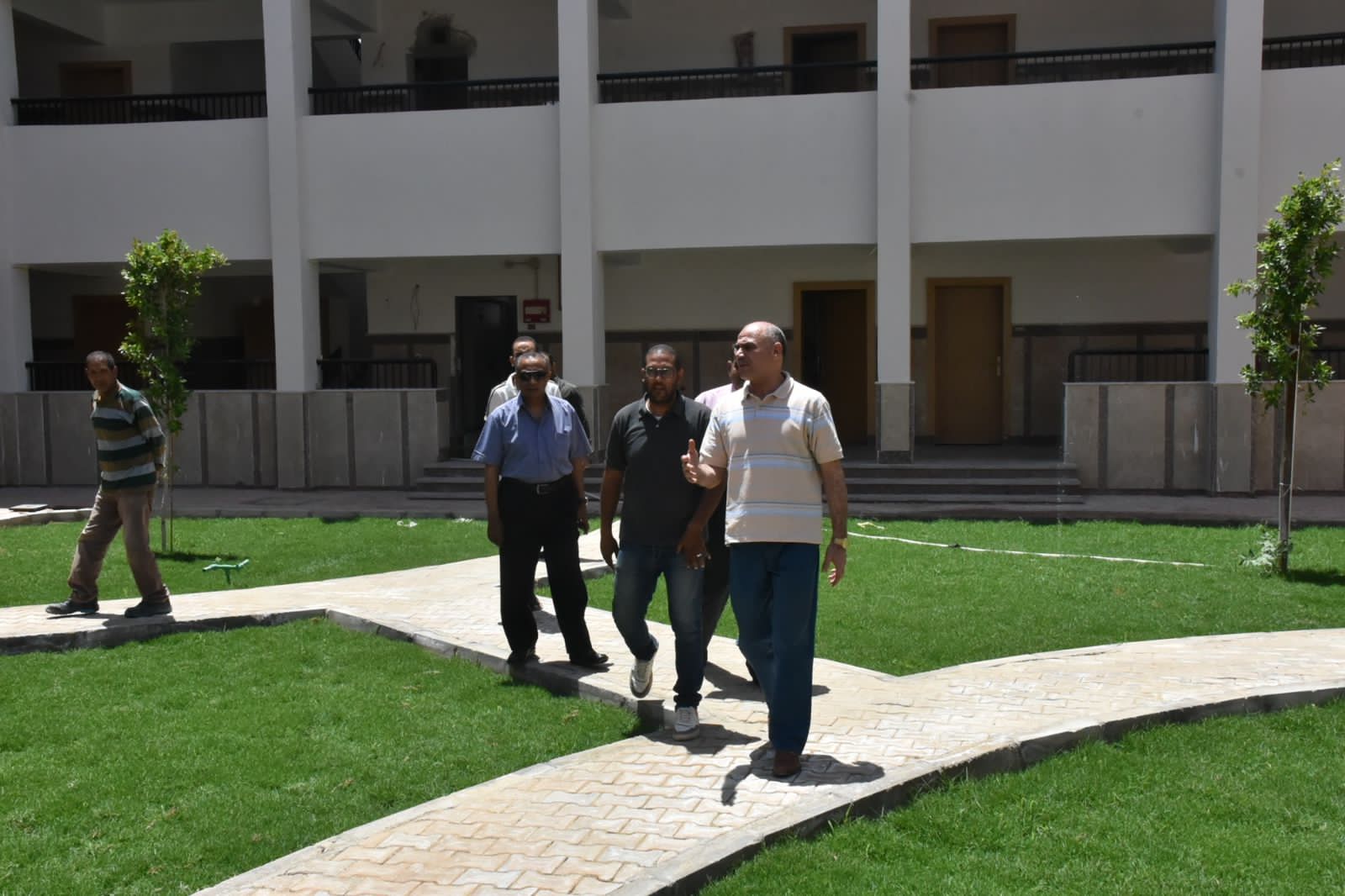 رئيس جامعة الأقصر يتابع نسب الإنجاز بالإنشاءات الجامعية بمدينة طيبة (1)
