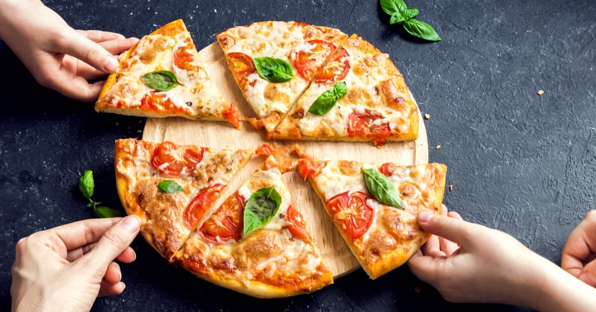 طريقة تحضير بيتزا الخضار بالحمص