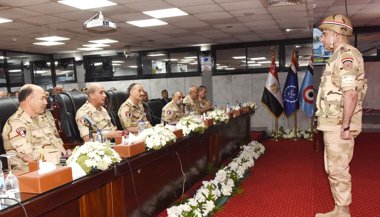 وزير الدفاع  يشهد المرحلة الرئيسية لمشروع مراكز القيادة الإستراتيجى (1)