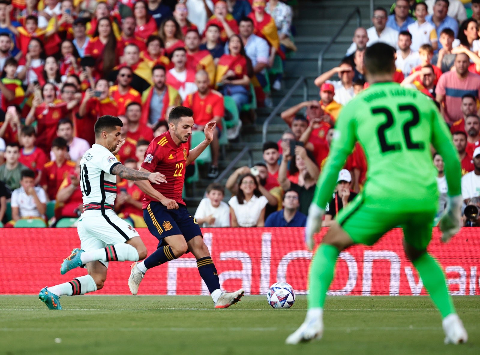 إسبانيا ضد البرتغال (12)