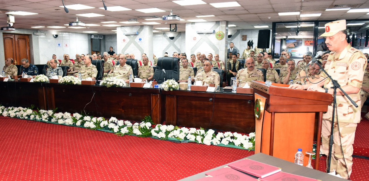 وزير الدفاع  يشهد المرحلة الرئيسية لمشروع مراكز القيادة الإستراتيجى (3)