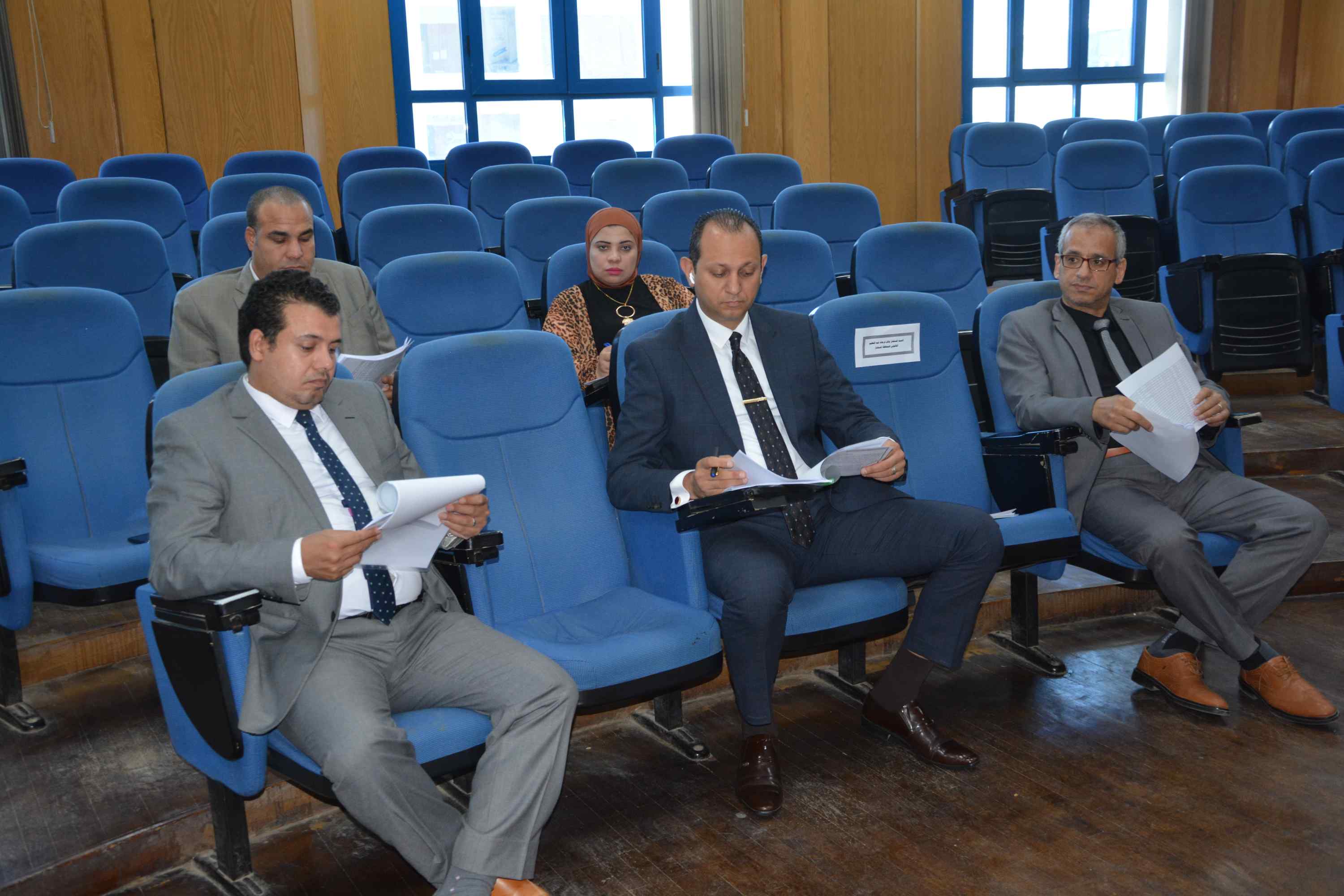 اجتماع محافظ المنيا لمتابعة ملف تقنين أراضى الدولة (3)