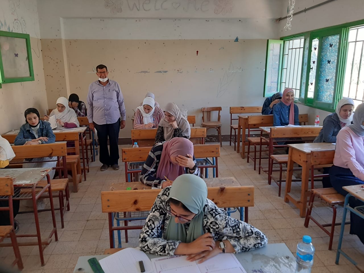 محافظ شمال سيناء يتفقد الإمتحانات (2)