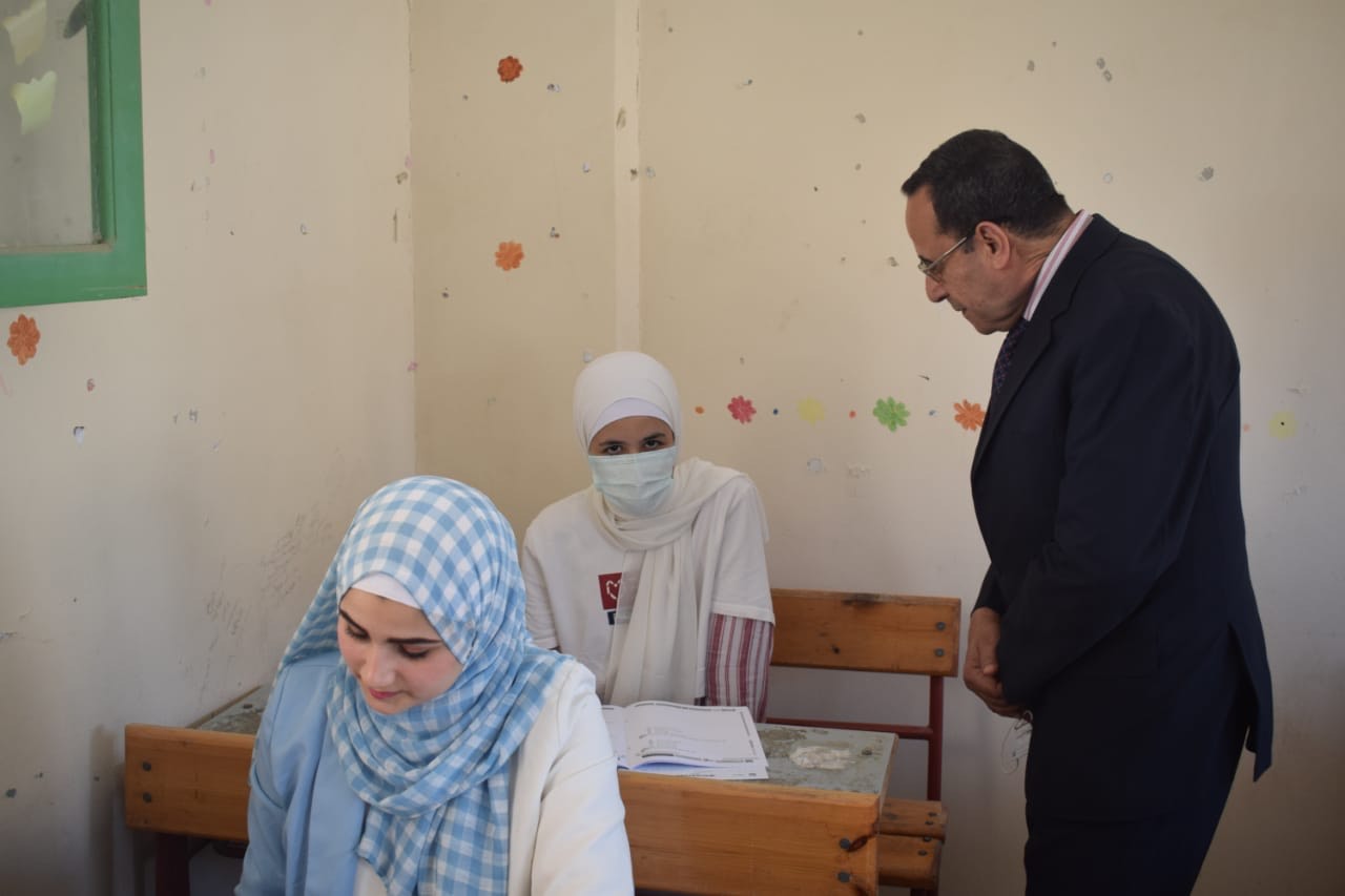 محافظ شمال سيناء يتفقد الامتحانات  (1)