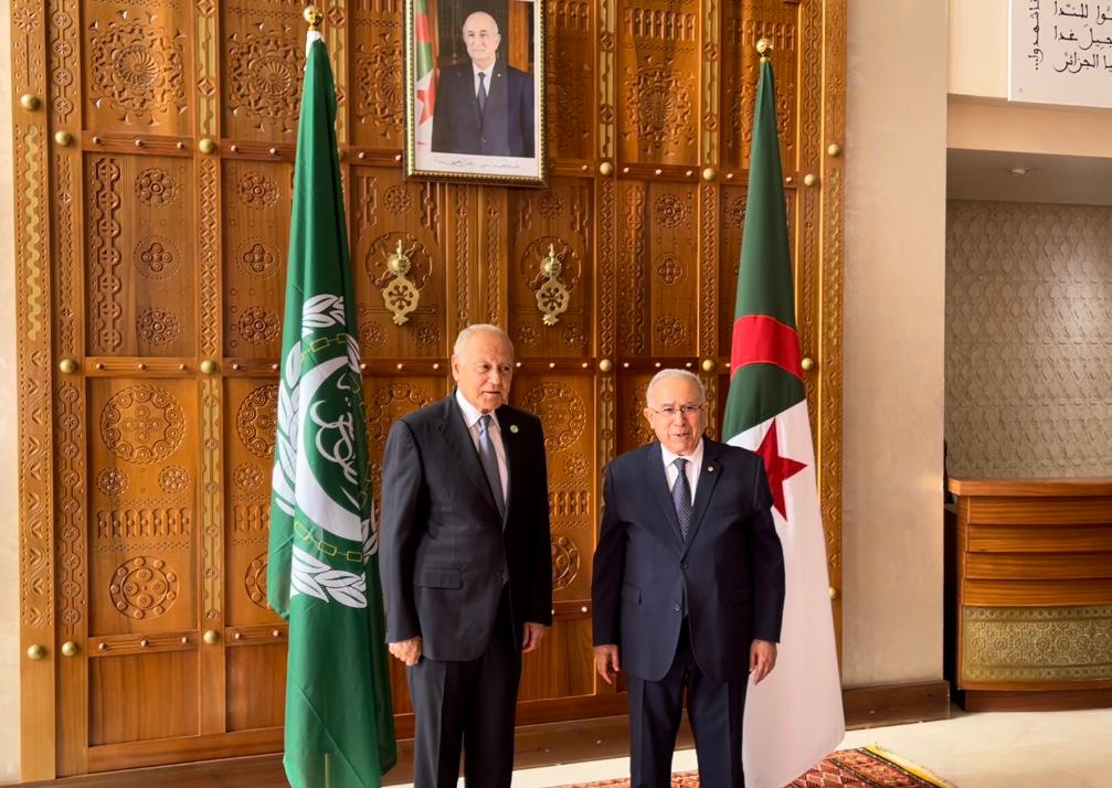 الأمين العام ووزير الخارجية الجزائرى