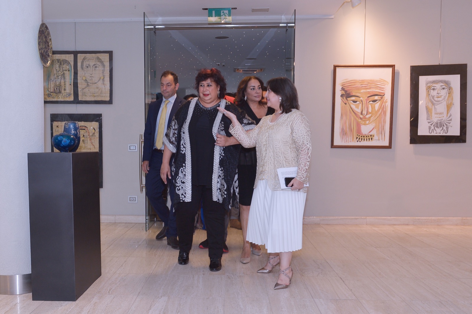 وزيرة الثقافة تفتتح معرض منحة الفائزين بجائزة الدولة للإبداع الفني فى روما (4)