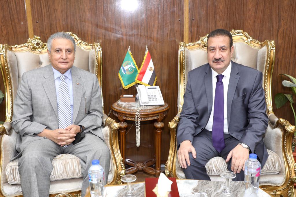 محافظ المنوفية يستقبل مدير صندوق مكتبات مصر العامة  (3)