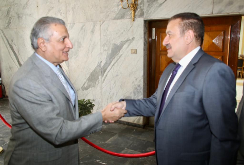 محافظ المنوفية يستقبل مدير صندوق مكتبات مصر العامة  (6)