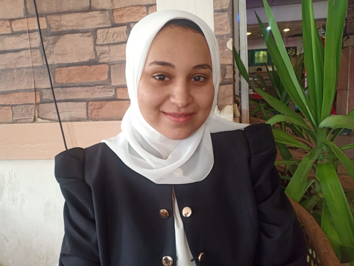آية جمال ، طالبة بكلية الطب جامعة الإسكندرية  (1)