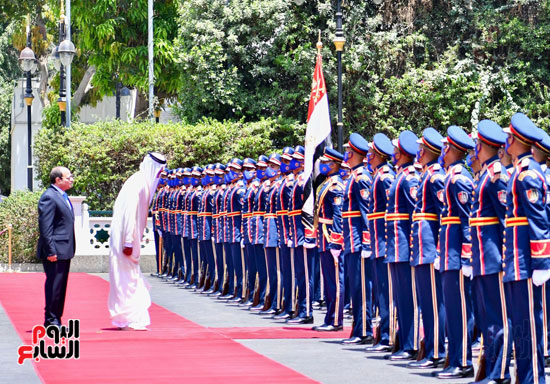 الرئيس السيسي وأمير قطر يستعرضان حرس شرف بقصر الاتحادية ومراسم استقبال رسمية (3)