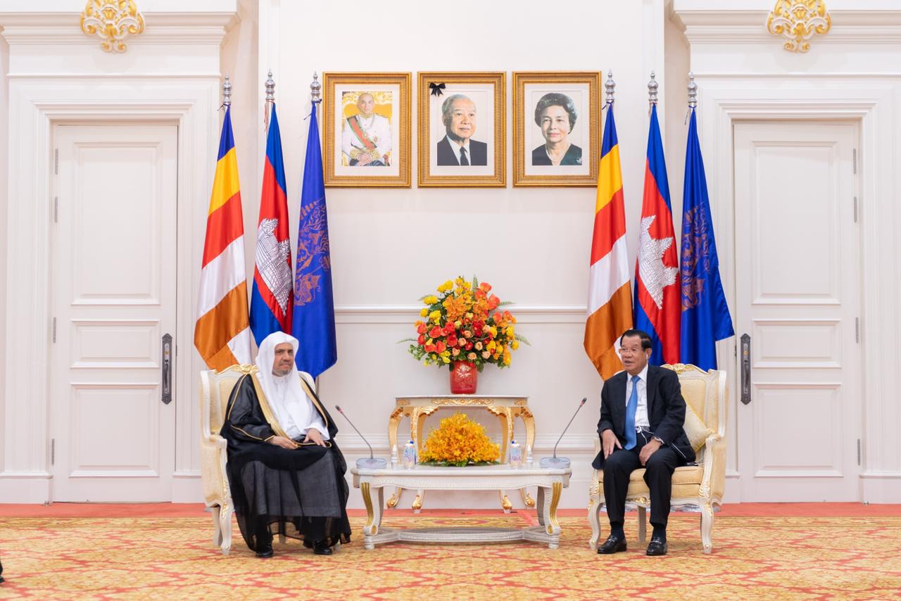 أمين عام رابطة العالم الإسلامي يعقد لقاءاتٍ مع القيادة السياسية والبرلمانية والدينية الكمبودية (3)