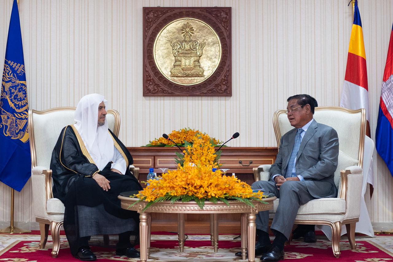 أمين عام رابطة العالم الإسلامي يعقد لقاءاتٍ مع القيادة السياسية والبرلمانية والدينية الكمبودية (4)