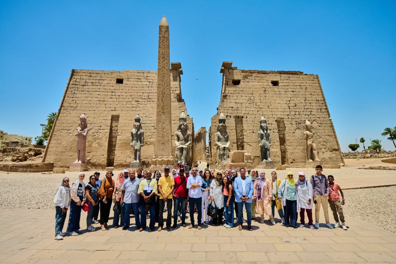 محاضرات وجولات لتوعية طلبة المدارس بأهمية التاريخ المصرى القديم (8)