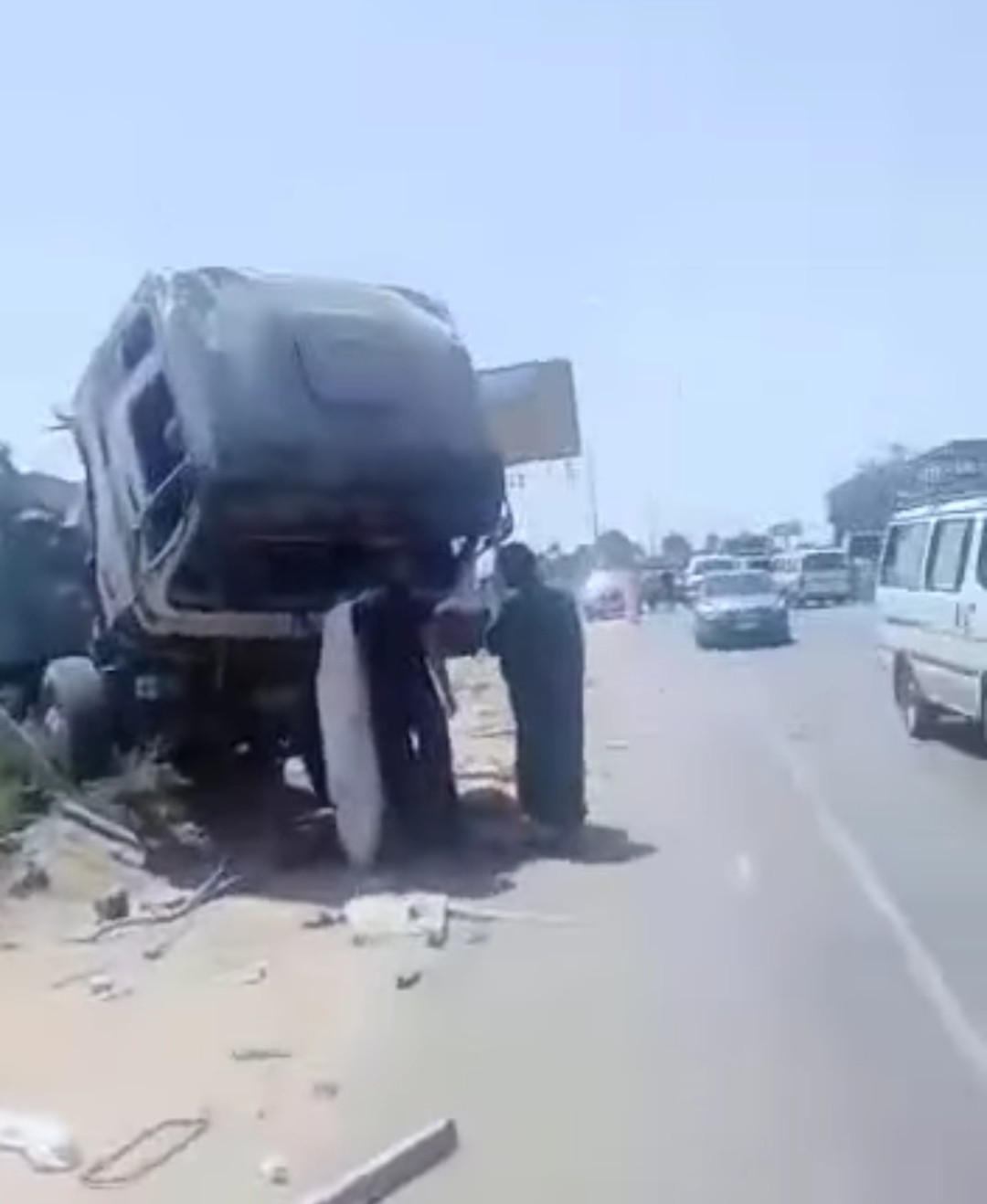  حادث تصادم بين 3 سيارات بأسيوط (4)
