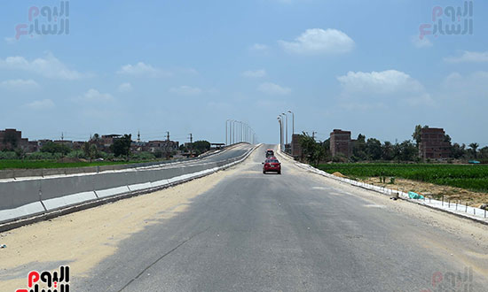 رئيس الوزراء يتفقد مشروعات الصرف وتبطين الترع (22)