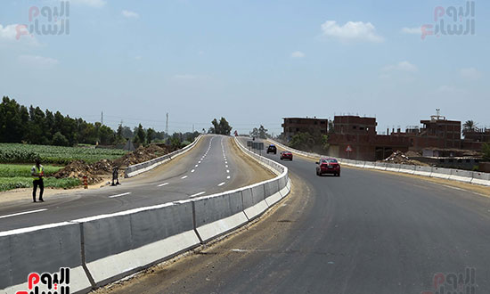 رئيس الوزراء يتفقد مشروعات الصرف وتبطين الترع (31)