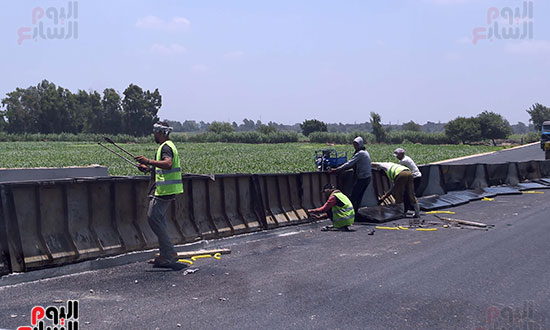 رئيس الوزراء يتفقد مشروعات الصرف وتبطين الترع (29)