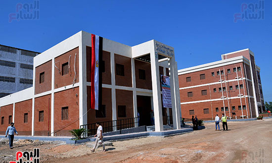 رئيس الوزراء يتفقد مشروعات مبادرة حياة كريمة بالغربية (9)