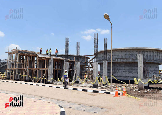 رئيس الوزراء يتفقد مشروعات الصرف وتبطين الترع (18)