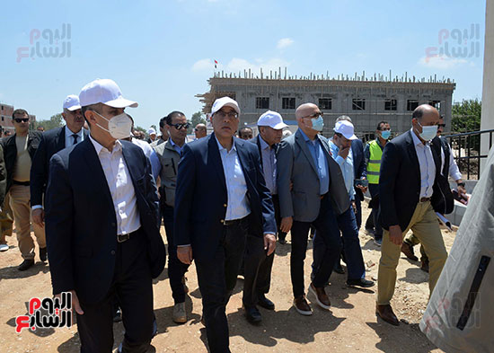 رئيس الوزراء يتفقد مشروعات مبادرة حياة كريمة بالغربية (15)