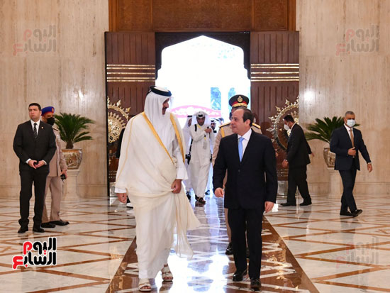 الرئيس السيسي وأمير قطر يستعرضان حرس شرف بقصر الاتحادية ومراسم استقبال رسمية (1)