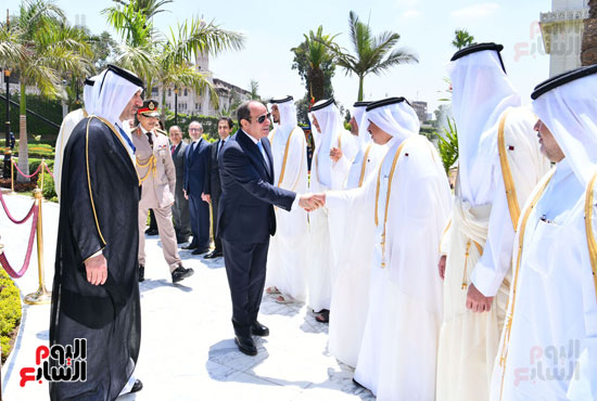 الرئيس السيسي وأمير قطر يستعرضان حرس شرف بقصر الاتحادية ومراسم استقبال رسمية (6)