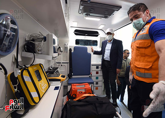 رئيس الوزراء يتفقد مشروعات الصرف وتبطين الترع (8)