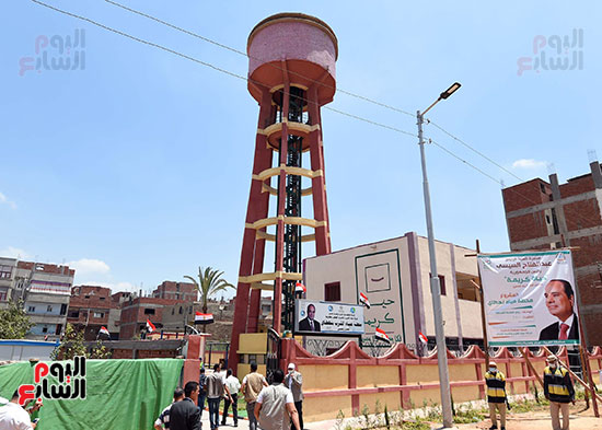 رئيس الوزراء يتفقد مشروعات الصرف وتبطين الترع (11)