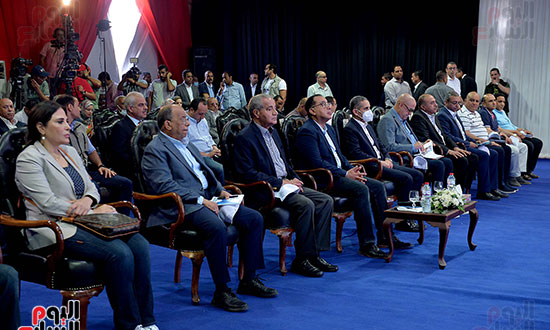 رئيس الوزراء يتفقد مشروعات مبادرة حياة كريمة بالغربية (12)