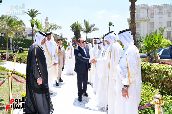 الرئيس السيسي وأمير قطر يستعرضان حرس شرف بقصر الاتحادية ومراسم استقبال رسمية (7)