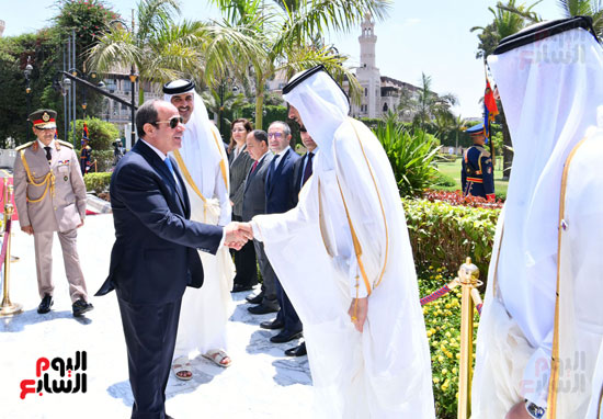 الرئيس السيسي وأمير قطر يستعرضان حرس شرف بقصر الاتحادية ومراسم استقبال رسمية (11)