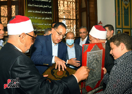 رئيس الوزراء يختتم جولته في الغربية (2)