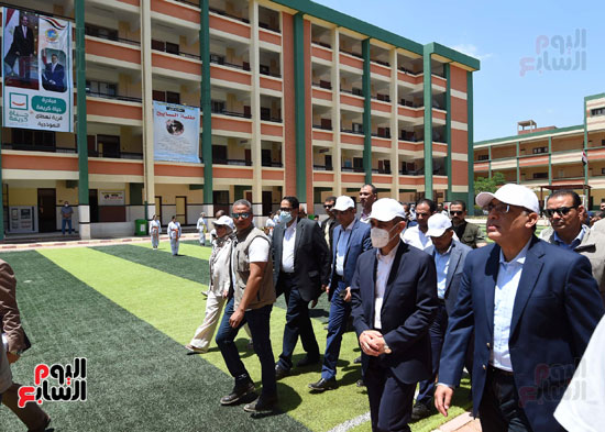 زيارة رئيس الوزراء لمدرسة نهطاى للتعليم الأساسى (24)