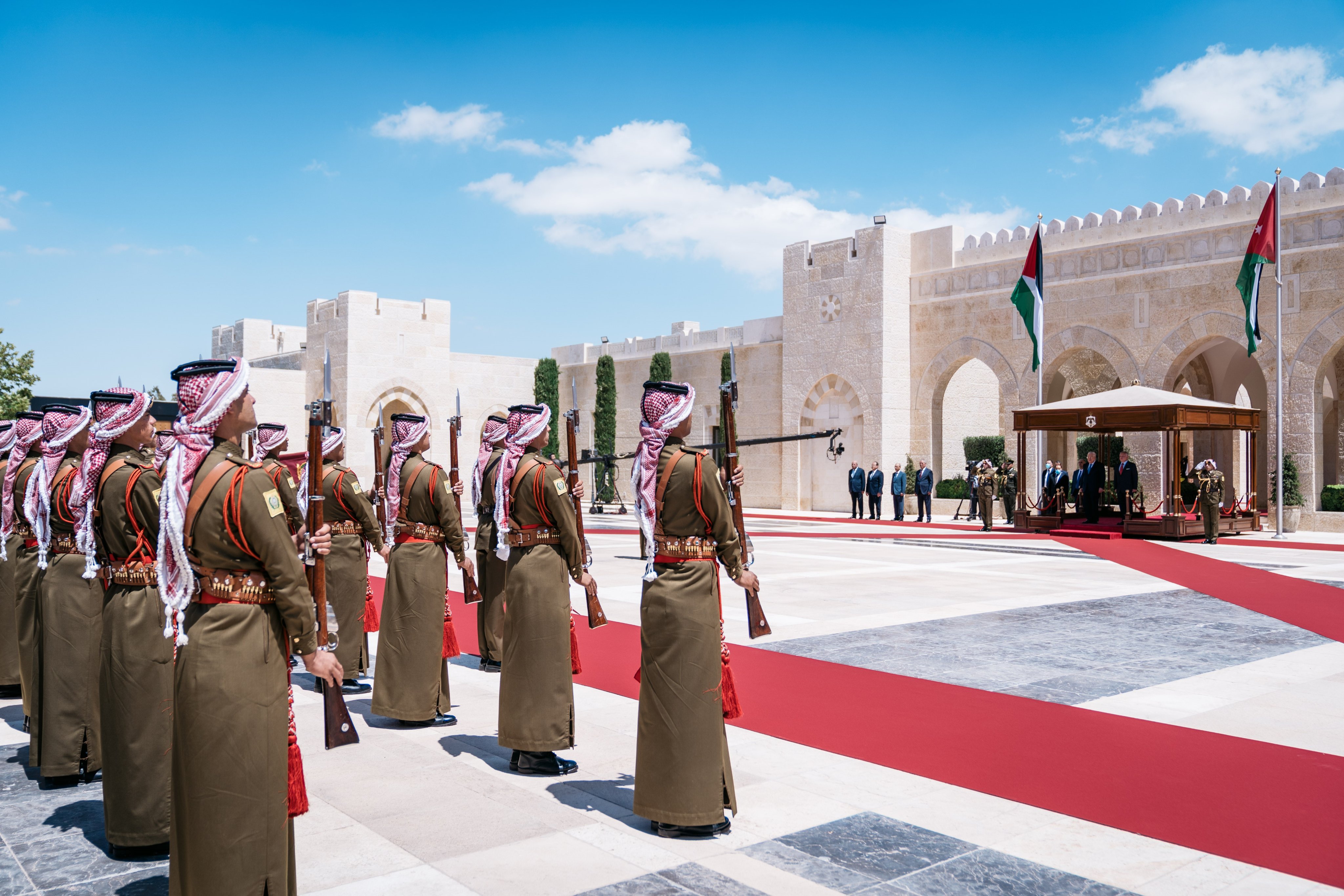 العاهل الأردني يستقبل الرئيس الفلسطيني