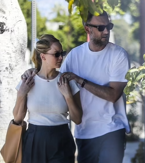 جينيفر لورانس وزوجها