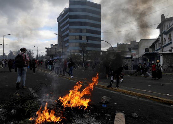 اشتباكات فى شوارع الأكوادور